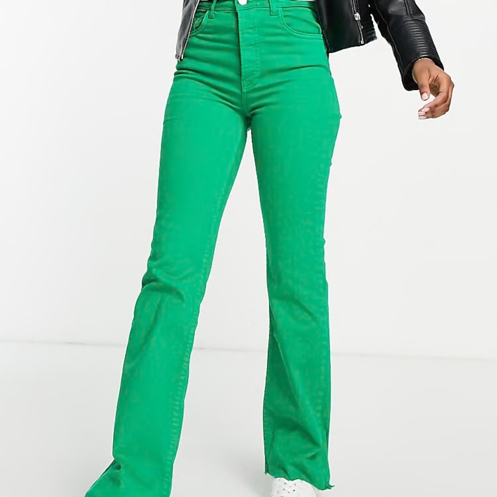 Stradivarius Green Flare Pants – Size US 2 – High-Waisted – Statement Style